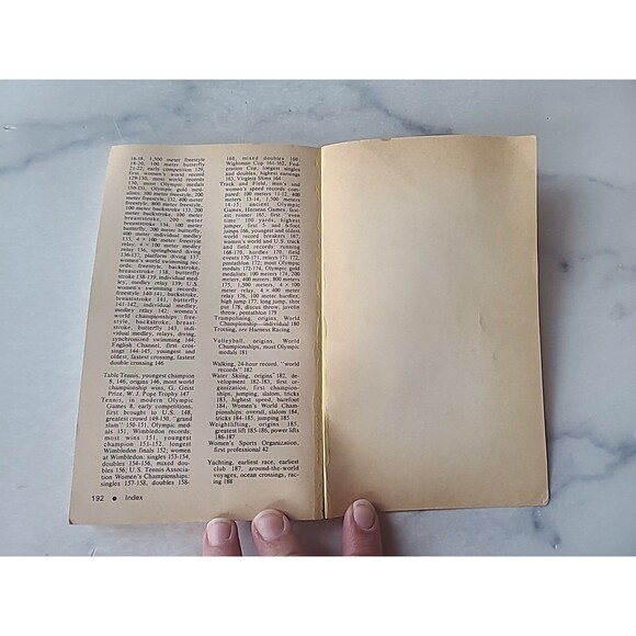 Guinness Book Of Women's Sports Records By Norris McWhorter Paperback - Picture 8 of 10